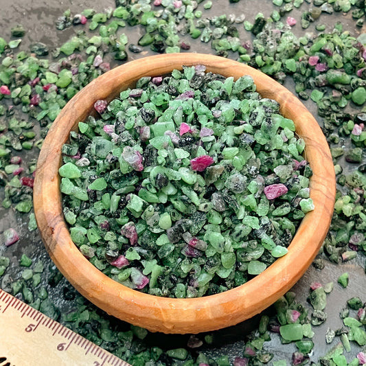 Crushed Ruby Zoisite Chips (Grade A) from China, Pea-Sized Gravel (2mm-4mm) for River Tables, Mosaics, Resin Art, Embellishments, Orgone Pyramids