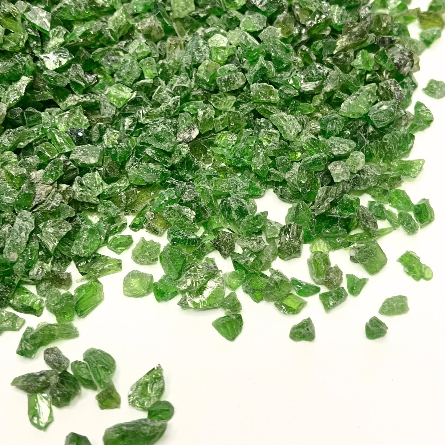 Crushed PREMIUM Gemmy Chrome Diopside (Pyroxene) Chips from Siberia, Pea-Sized Gravel (2mm-4mm) for Inlay, Resin Art, Embellishments or Orgone Pyramids