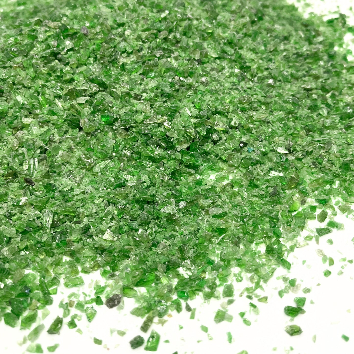 Crushed PREMIUM Gemmy Chrome Diopside (Pyroxene) Sand from Siberia, Medium Sand (0.25mm-2mm) for Woodworking and Ring Inlay, Resin Art, Memorial Jewelry