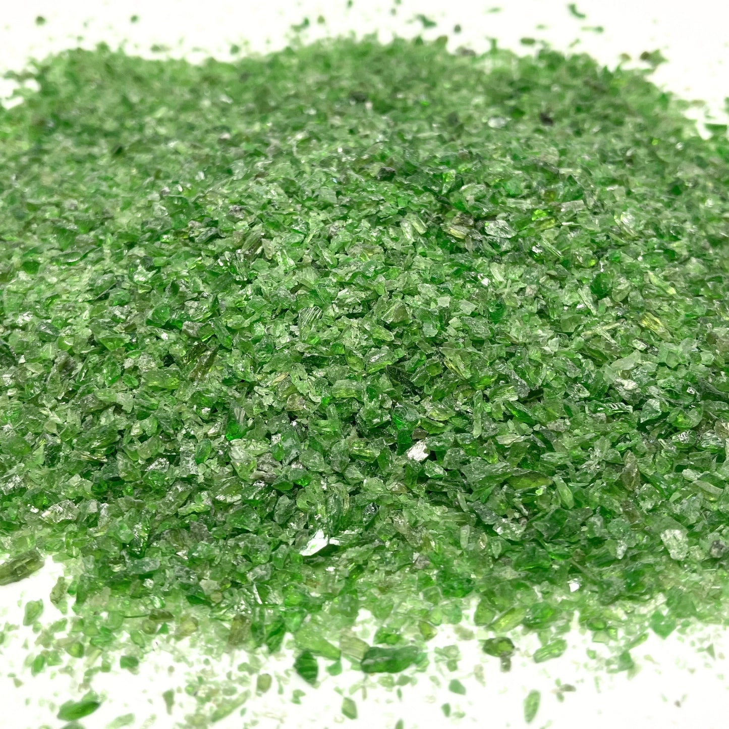Crushed PREMIUM Gemmy Chrome Diopside (Pyroxene) Sand from Siberia, Medium Sand (0.25mm-2mm) for Woodworking and Ring Inlay, Resin Art, Memorial Jewelry