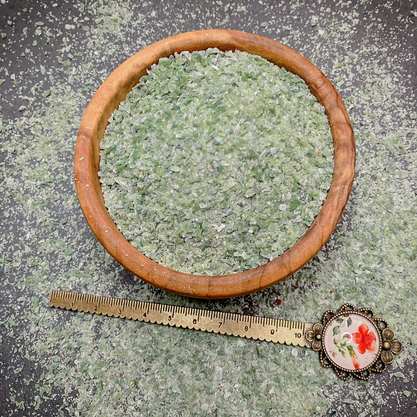 Crushed Green Nephrite Jade Sand (Grade A+) from Pakistan, Medium Sand (0.25mm-2mm) for Woodworking and Ring Inlay, Resin Art, Sand Jewelry