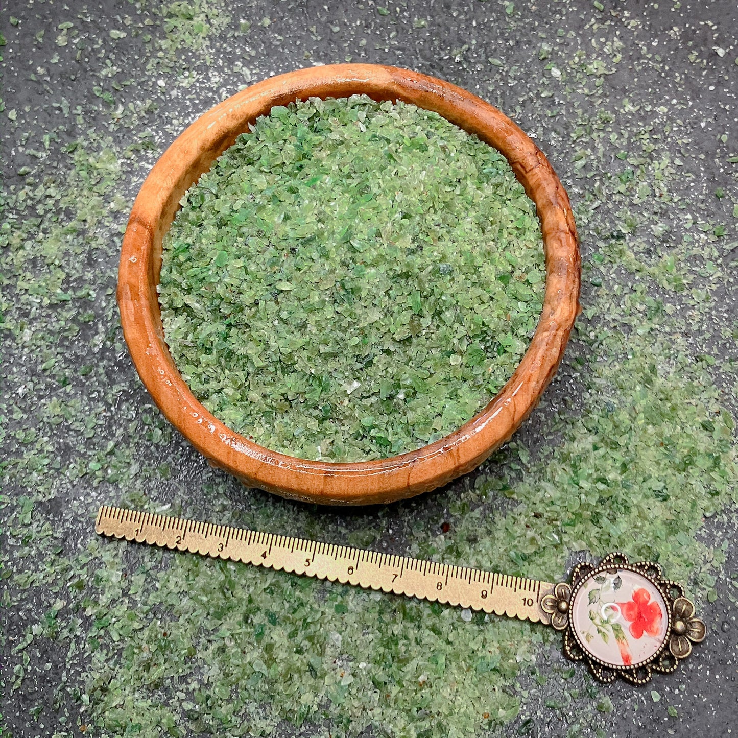 Crushed Green Nephrite Jade Sand (Grade A+) from Pakistan, Medium Sand (0.25mm-2mm) for Woodworking and Ring Inlay, Resin Art, Sand Jewelry